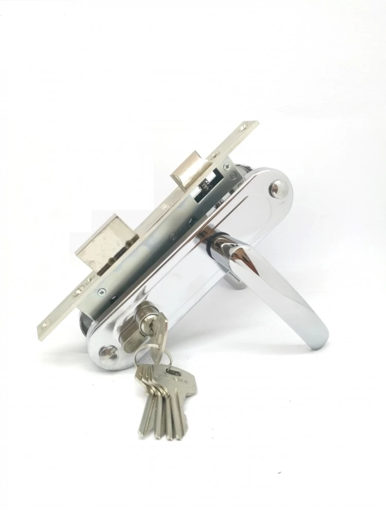 Фото Замок врезной цилиндровый с защёлкой в комплекте с ручкой ЗВ7-70.4-02 (хром), 5 кл.